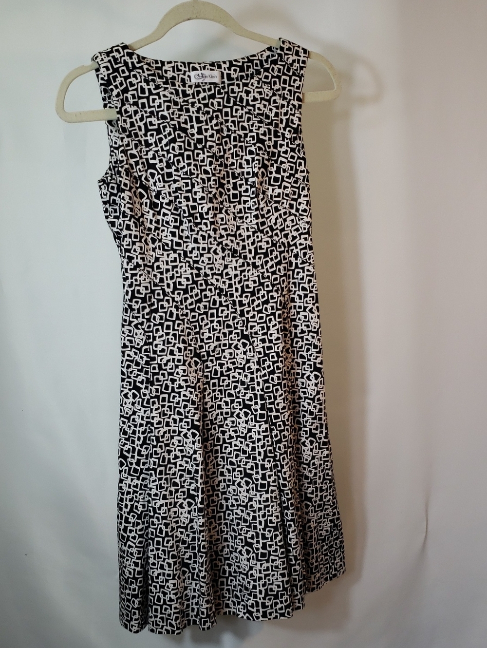Calvin Klein Small Black & White  Geometric Midi Dress Side Zipper Pleated Skirt